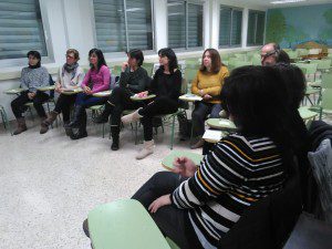 Escuela de Madres y Padres en Sabiñanigo Coordinación Gema Serón. Ponentes: Jesús Cortés, investigación en temas de adicción al juego de azar. Marta Pérez y Olga Cerrada de Amigos de la Tierra - Aragón.