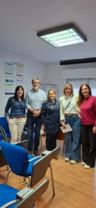 María Charte, Directora General de Inclusión y Voluntariado del Gobierno de Aragón; Sonia Aguilera, de la Fundación Federico Ozanam; y María Sierra, presidenta de IBÓN, durante la visita institucional a la Asociación.